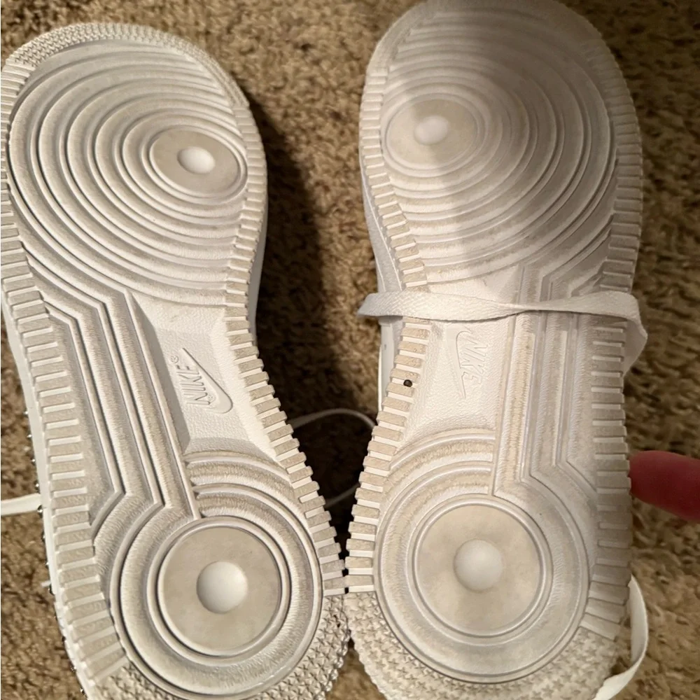 Nike WMNS Air Force 1 Low Stud Swoosh White Metallic Silver - Picture 3 of 3